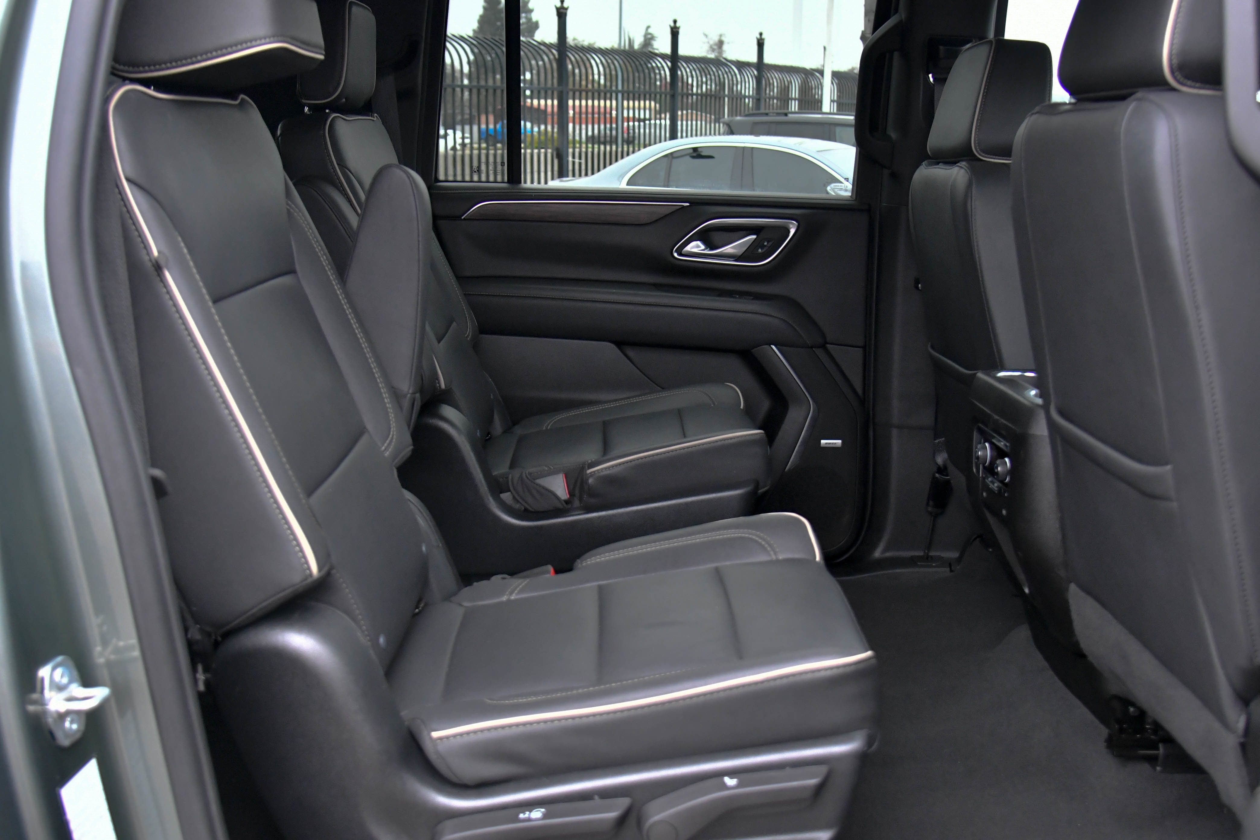 Used 2023 Chevrolet Suburban Premier image 49