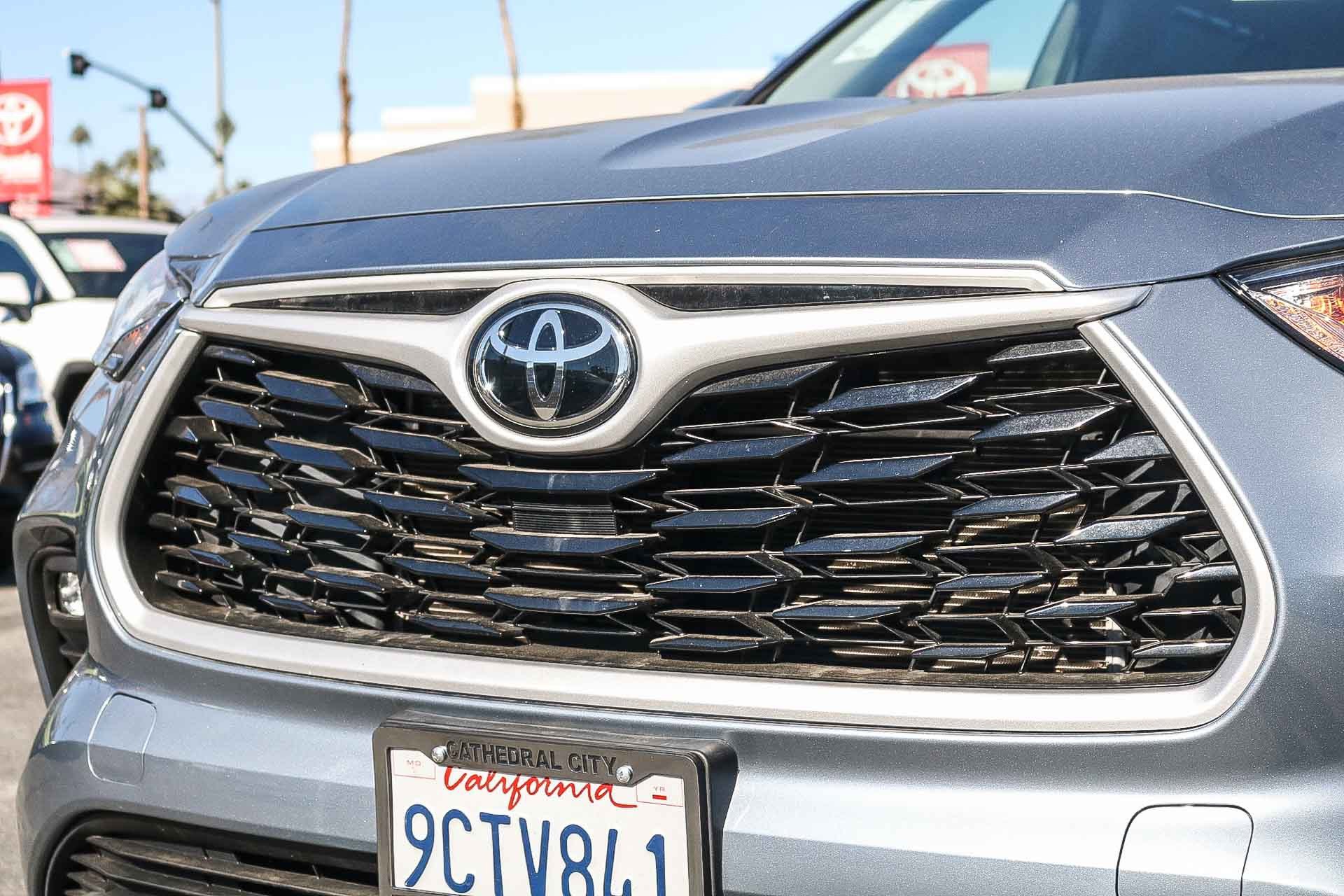 Certified 2022 Toyota Highlander XLE image 9