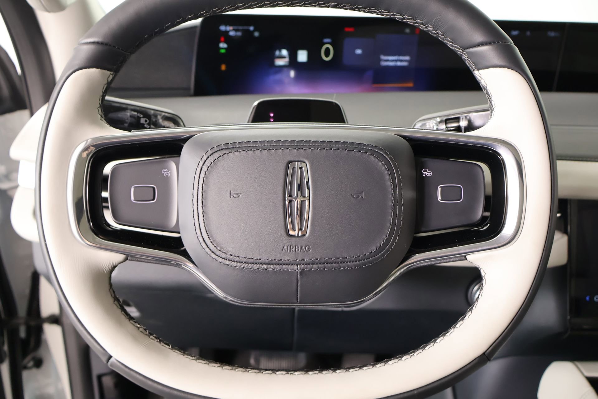 New 2026 Lincoln Navigator L Reserve AWD/4WD image 3