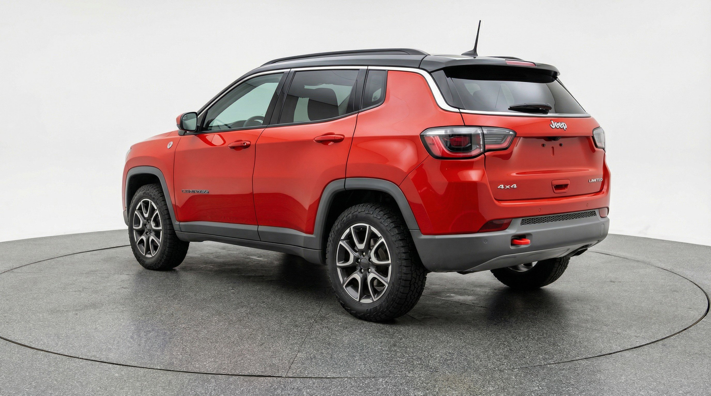 Used 2025 Jeep Compass Trailhawk AWD/4WD image 6