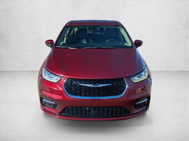 Used 2023 Chrysler Pacifica Touring-L image 2