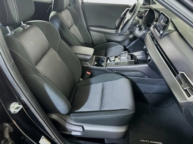 Used 2023 Mitsubishi Outlander ES AWD/4WD image 13