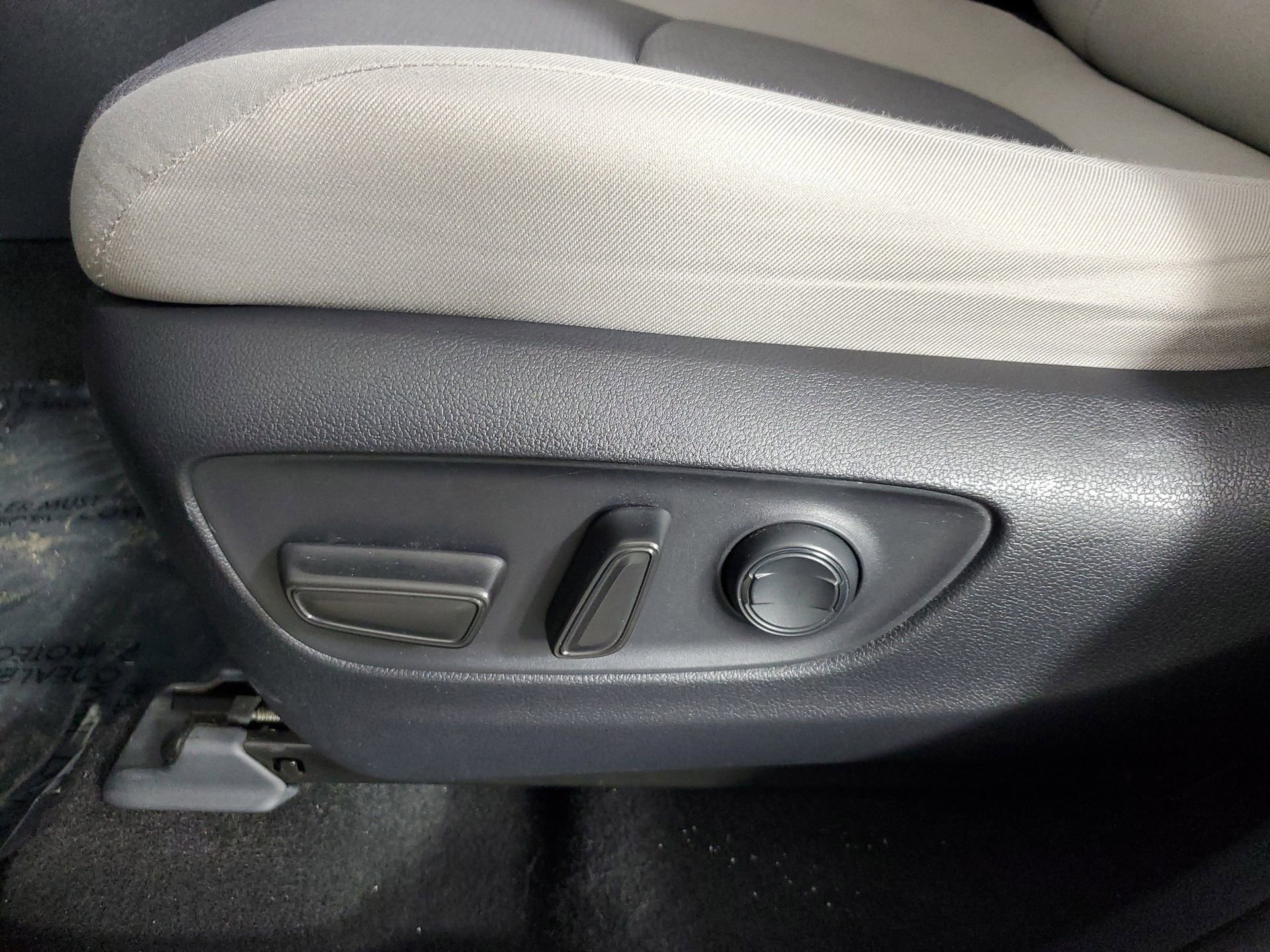 Used 2019 Toyota RAV4 XLE w/ Convenience Package image 29