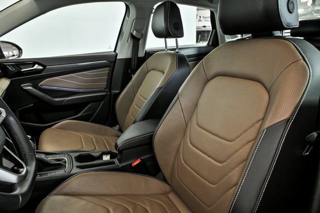 Certified 2025 Volkswagen Jetta SEL image 12