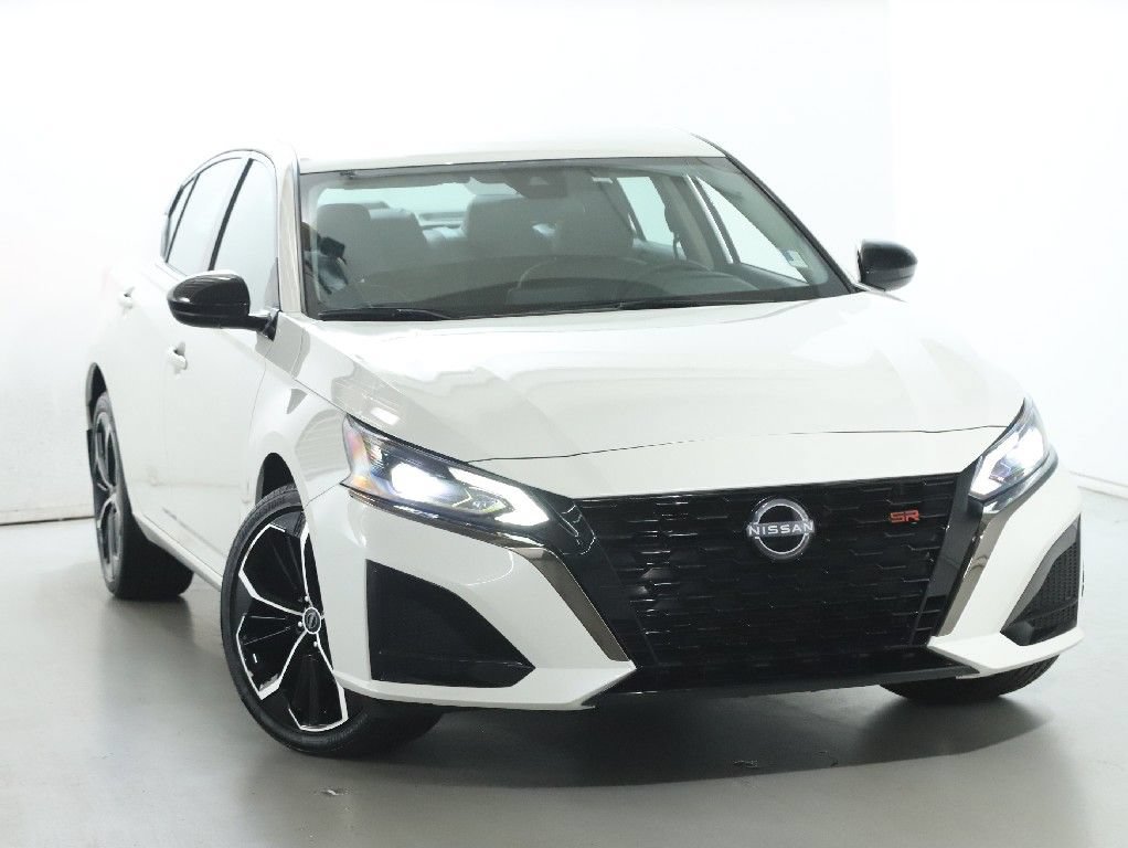 Certified 2025 Nissan Altima 2.5 SR AWD/4WD image 2