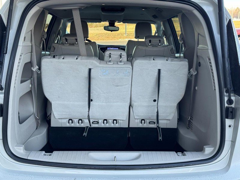 Used 2017 Chrysler Pacifica Touring-L image 5