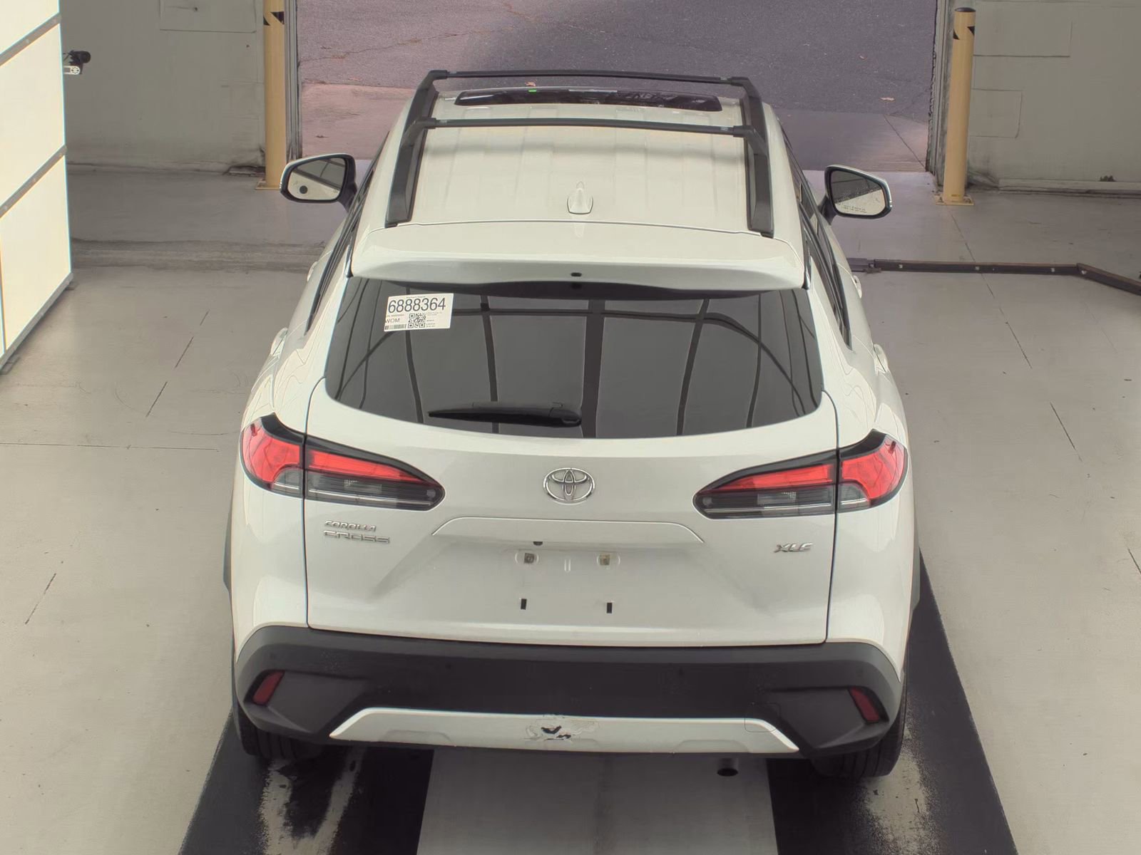 Used 2022 Toyota Corolla Cross XLE w/ Convenience Package image 7