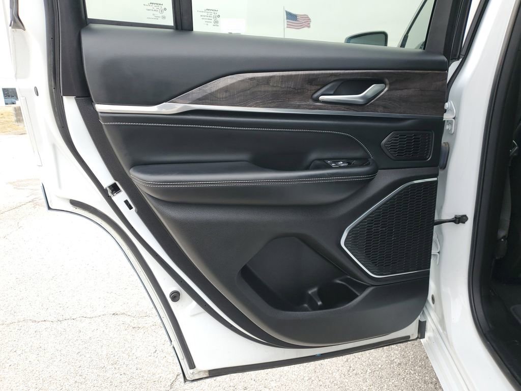 Used 2023 Jeep Grand Cherokee Overland image 17