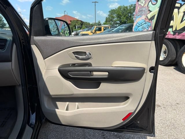 Used 2018 Kia Sedona LX FWD image 29