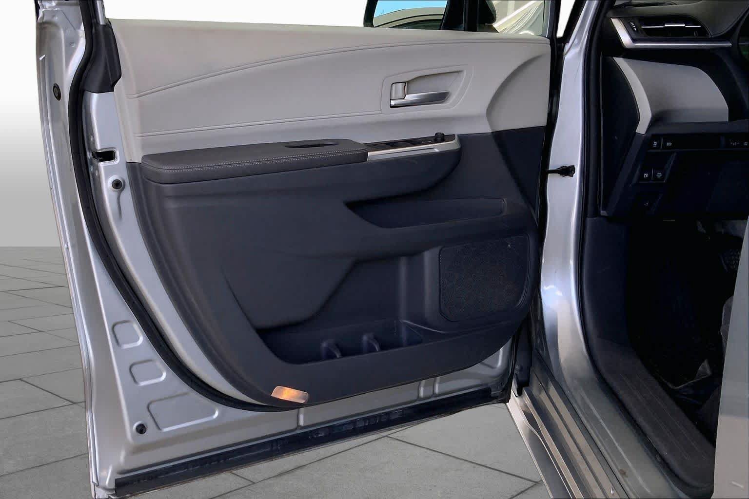 Used 2021 Toyota Sienna XLE FWD image 22
