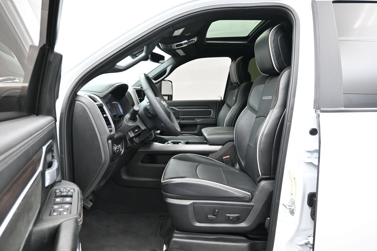 Used 2025 RAM 2500 Laramie w/ Night Edition AWD/4WD image 9