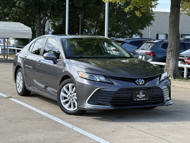 Used 2022 Toyota Camry LE FWD image 2