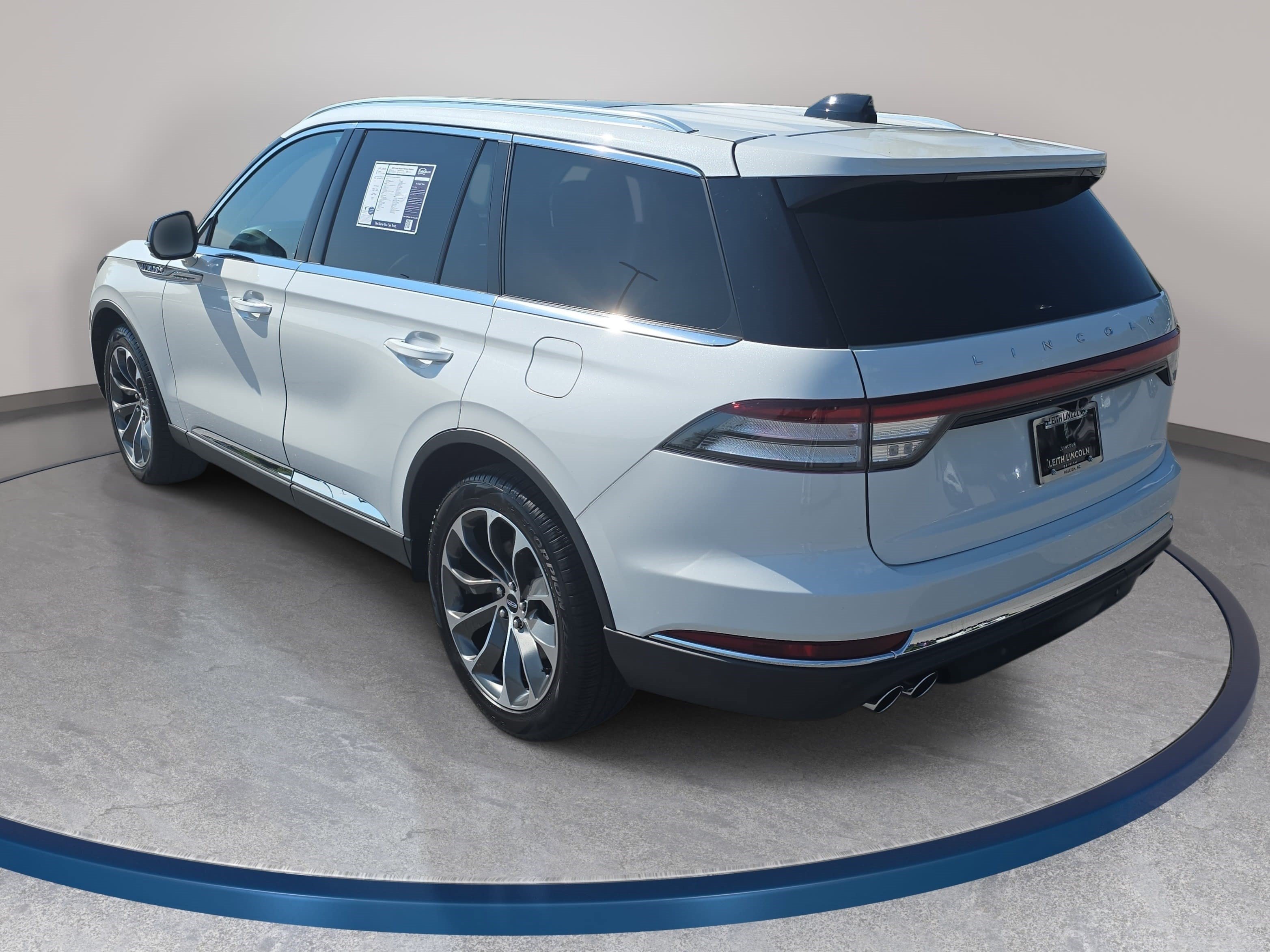 Used 2025 Lincoln Aviator 2WD image 7