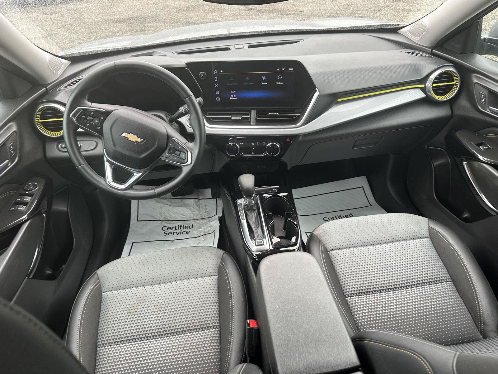 Used 2024 Chevrolet Trax LT w/ LT Convenience Package FWD image 24