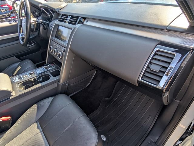 Used 2020 Land Rover Discovery Landmark AWD/4WD image 18