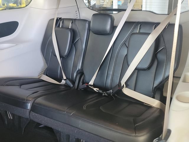 Certified 2024 Chrysler Pacifica Touring-L FWD image 11
