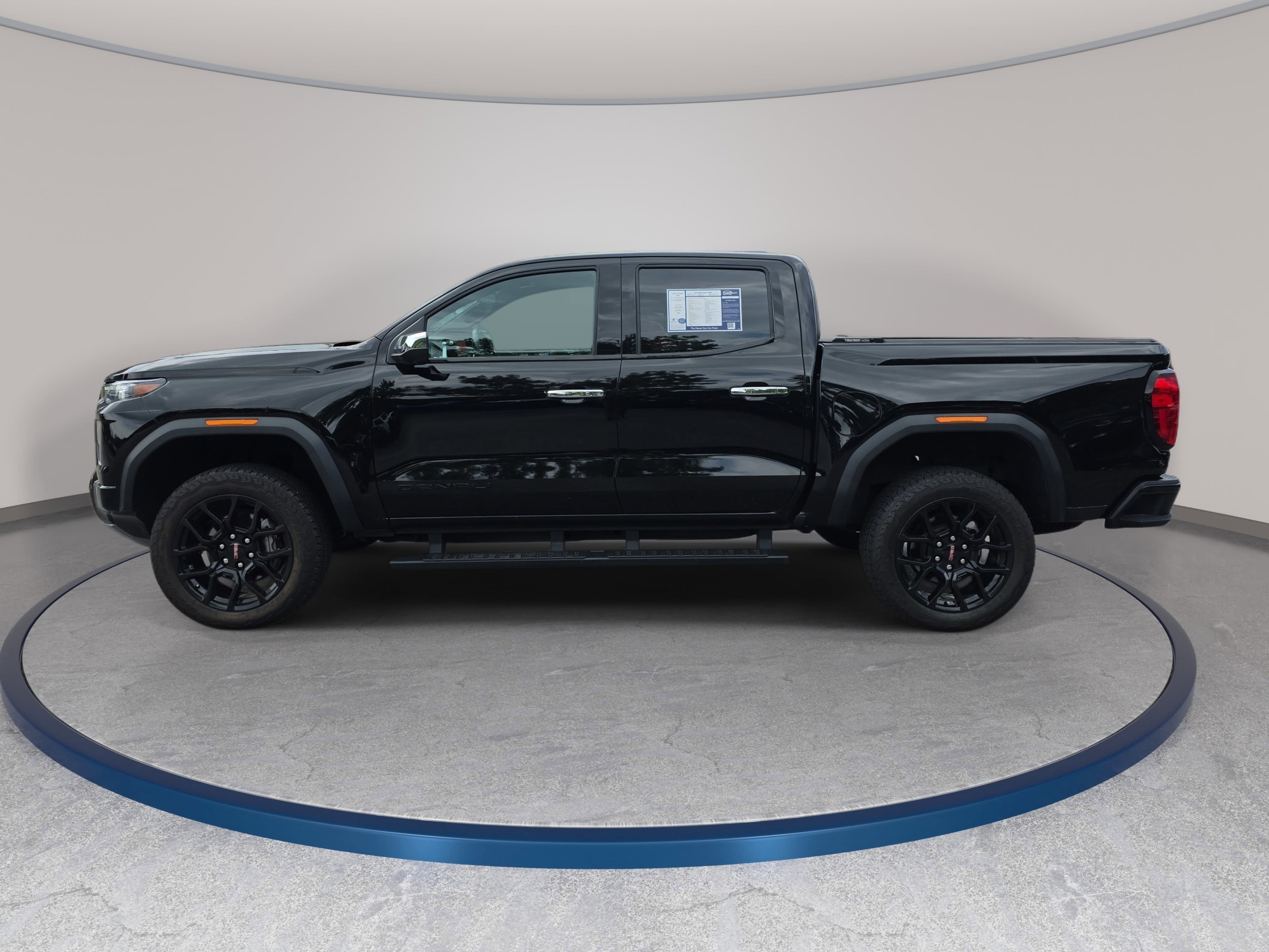 Used 2025 GMC Canyon Denali w/ LPO, Denali Black Edition AWD/4WD image 8