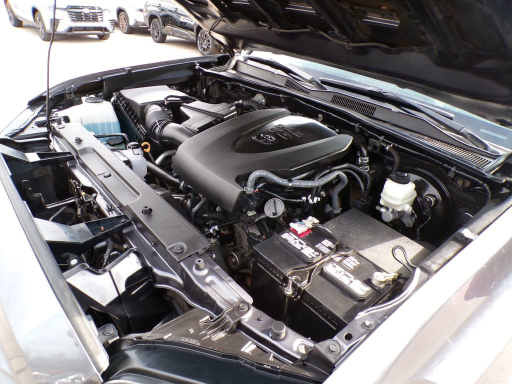 Used 2021 Toyota Tacoma TRD Sport w/ TRD Premium Sport Package AWD/4WD image 31