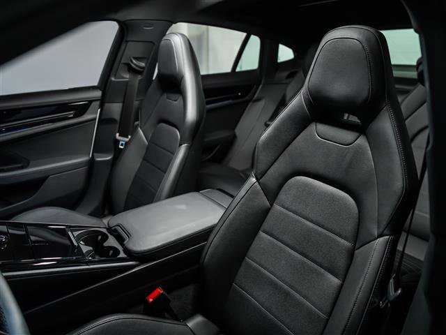 Certified 2025 Porsche Panamera RWD image 5