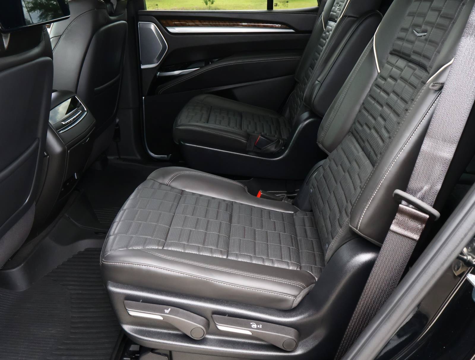 Used 2025 Cadillac Escalade Sport Platinum w/ LPO, Floor Liner Package AWD/4WD image 29