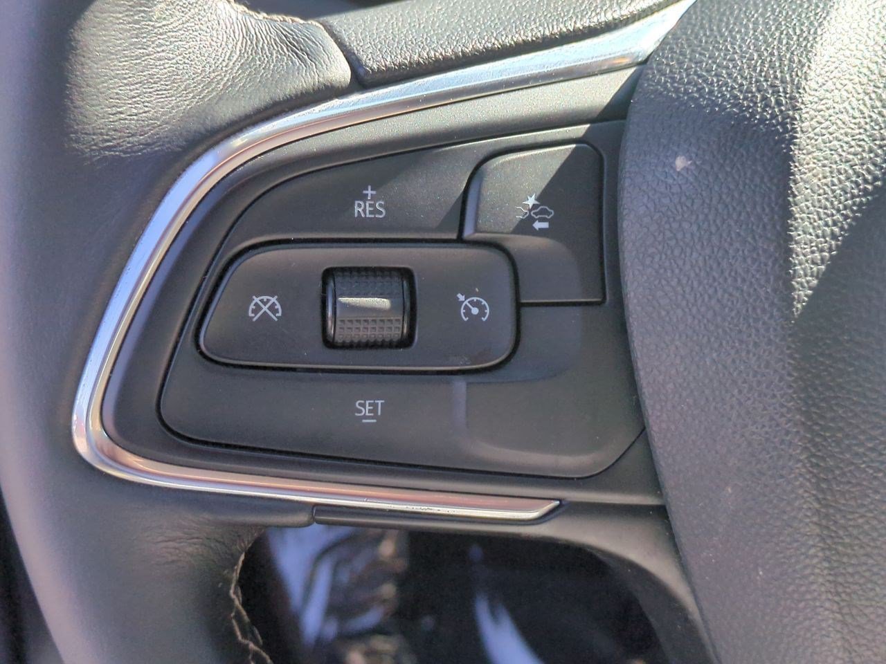 Used 2022 Buick Encore GX Preferred w/ Sport Touring Package FWD image 19