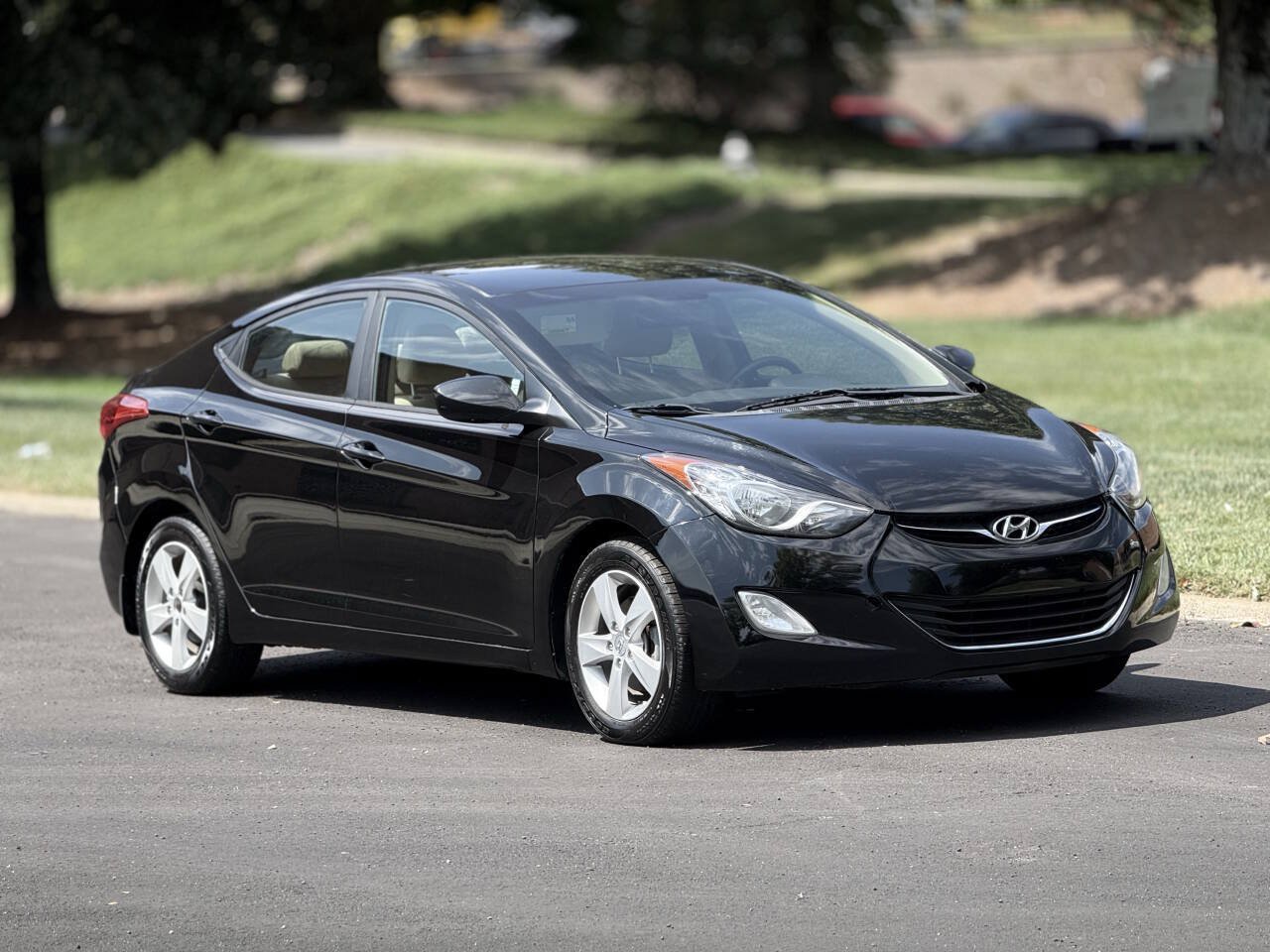 Used 2013 Hyundai Elantra GLS w/ Preferred Pkg FWD image 3