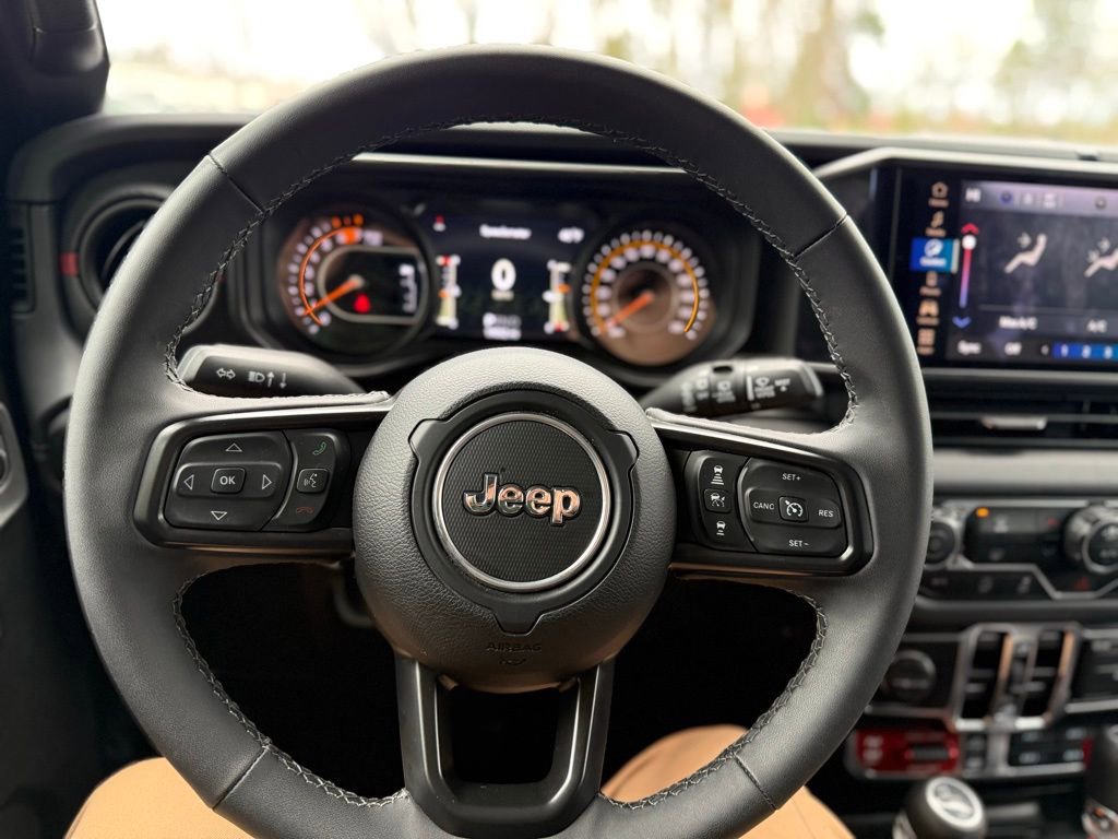 Used 2025 Jeep Wrangler Unlimited Rubicon image 31