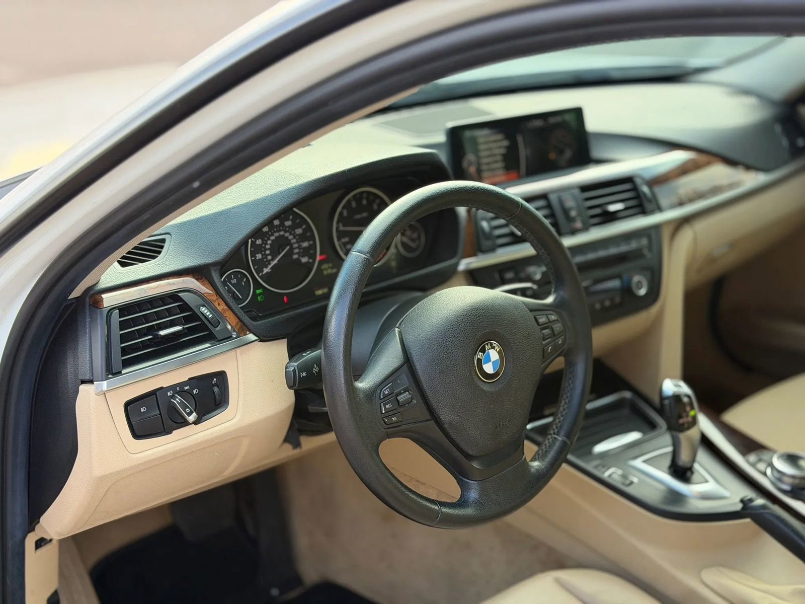 Used 2014 BMW 320i Sedan RWD image 7