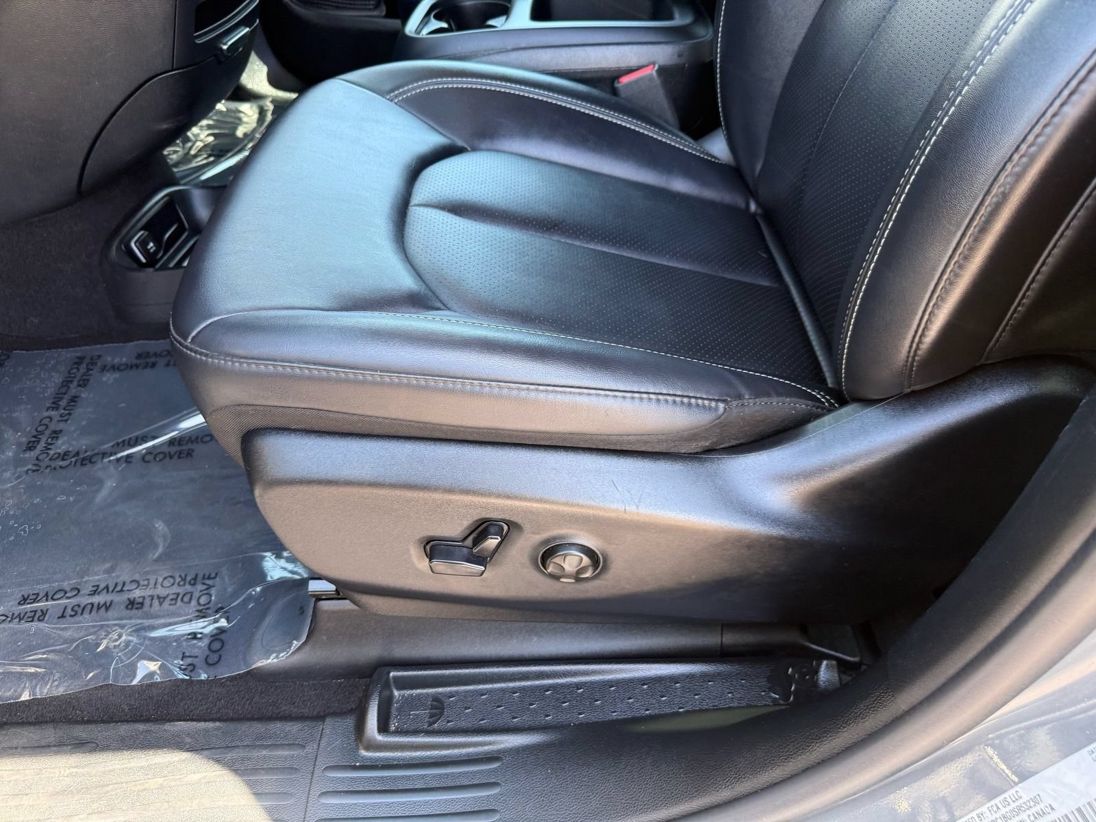 Used 2025 Chrysler Pacifica Select FWD image 14