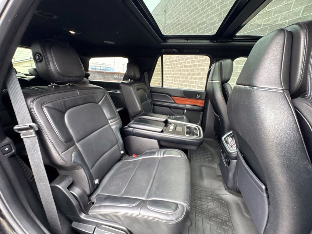 Used 2018 Lincoln Navigator Reserve AWD/4WD image 37
