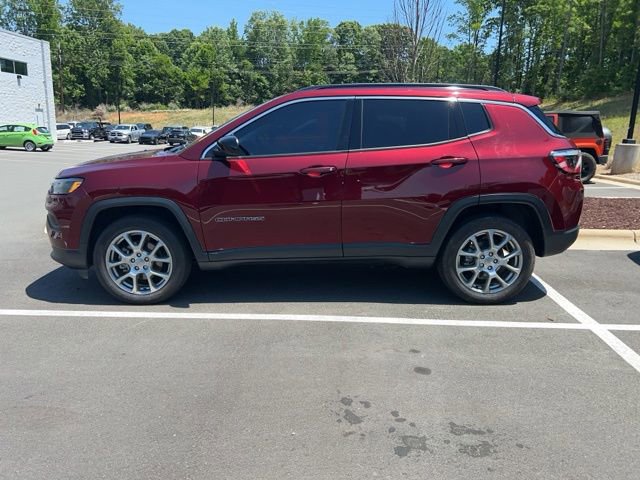 Used 2022 Jeep Compass Latitude AWD/4WD image 14