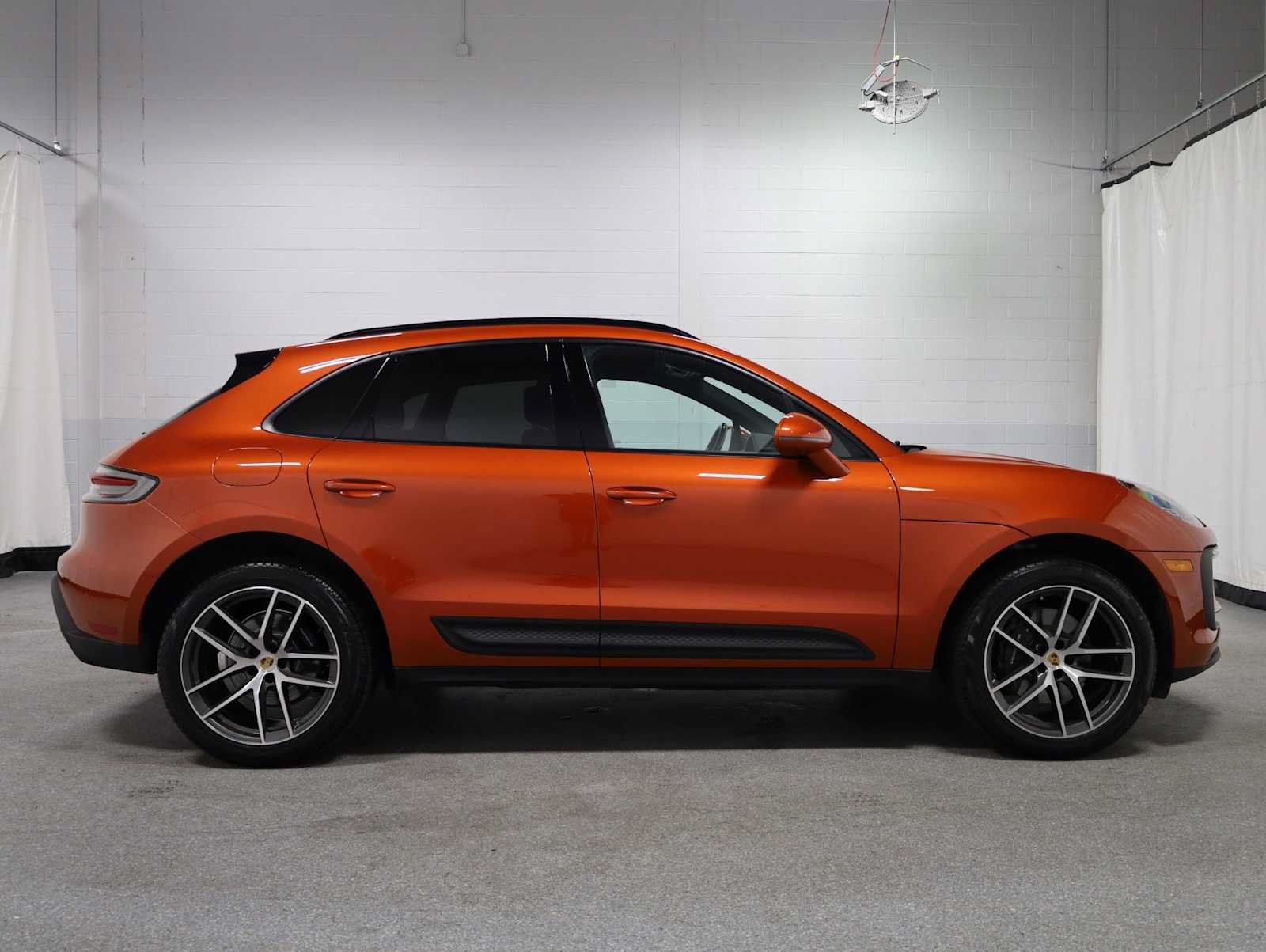 Certified 2022 Porsche Macan AWD/4WD image 10