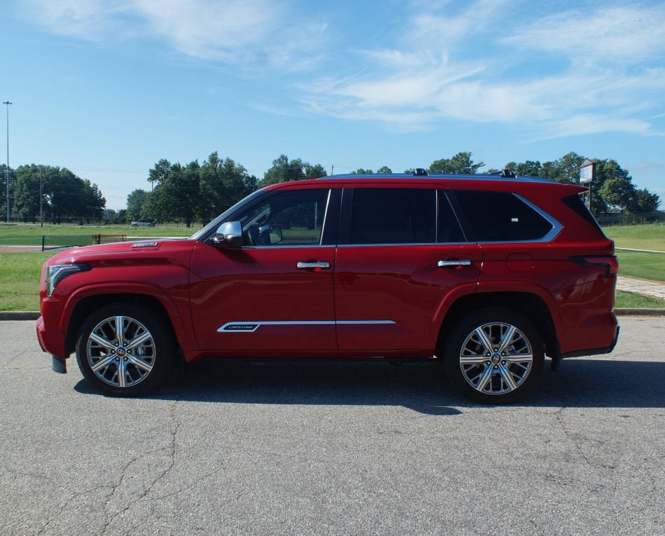 Used 2025 Toyota Sequoia Capstone AWD/4WD image 14