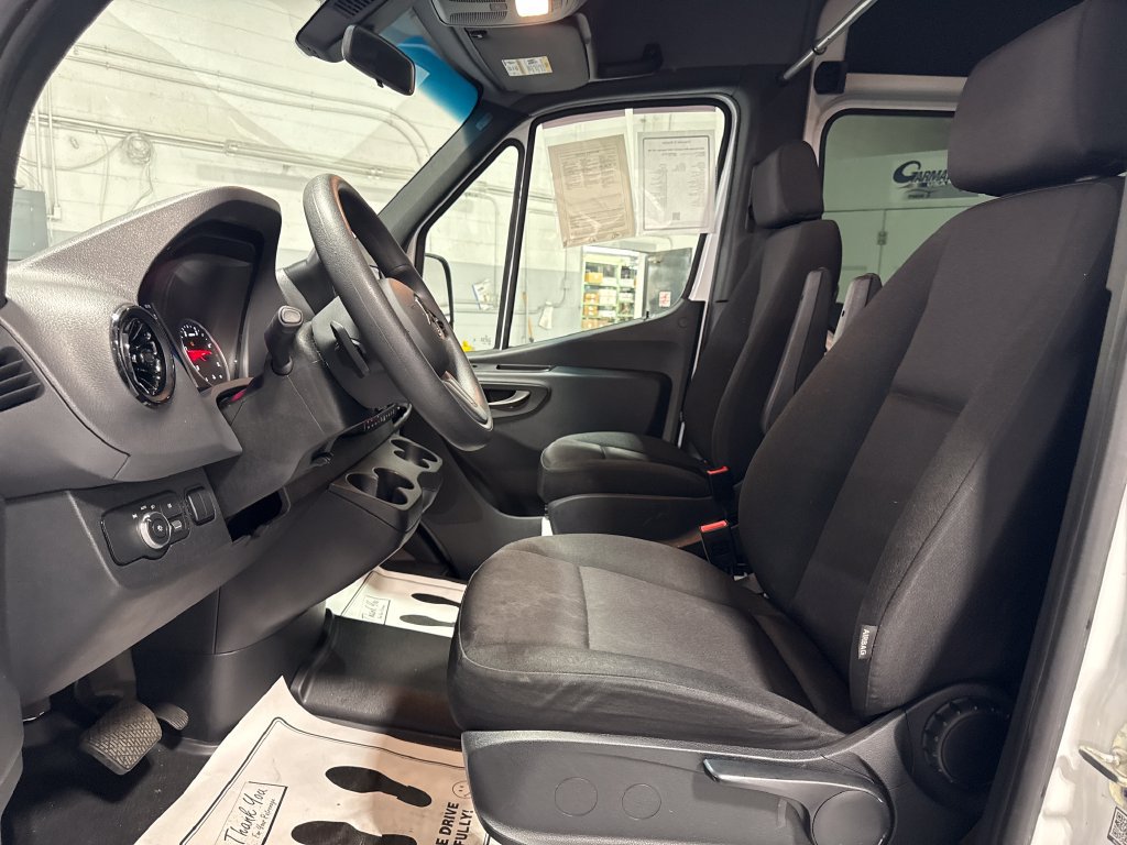 Used 2024 Mercedes-Benz Sprinter 2500 image 24