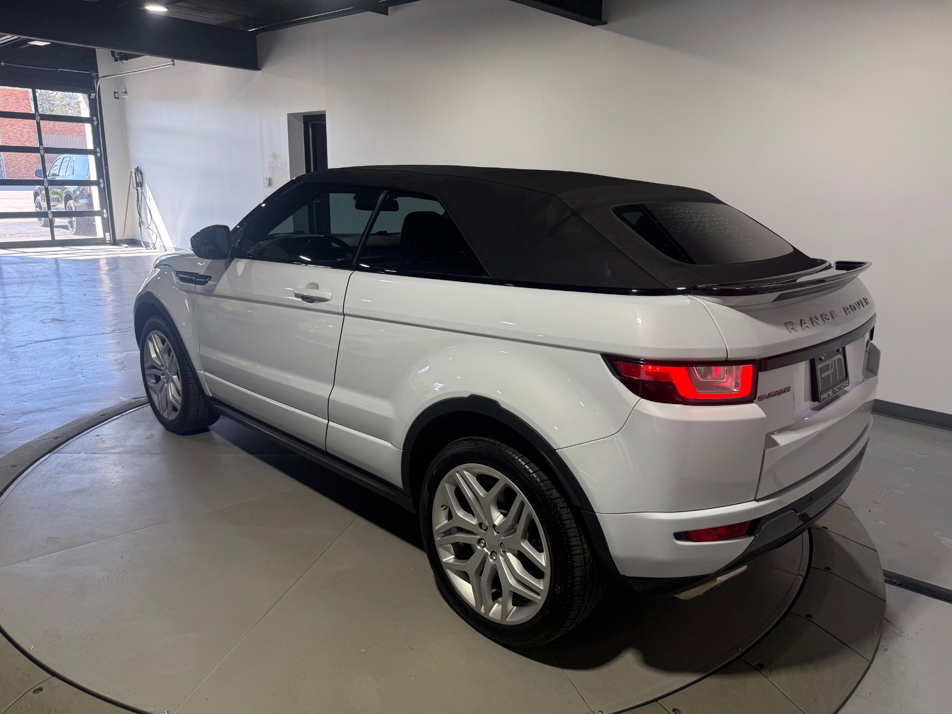 Used 2017 Land Rover Range Rover Evoque HSE Dynamic image 25