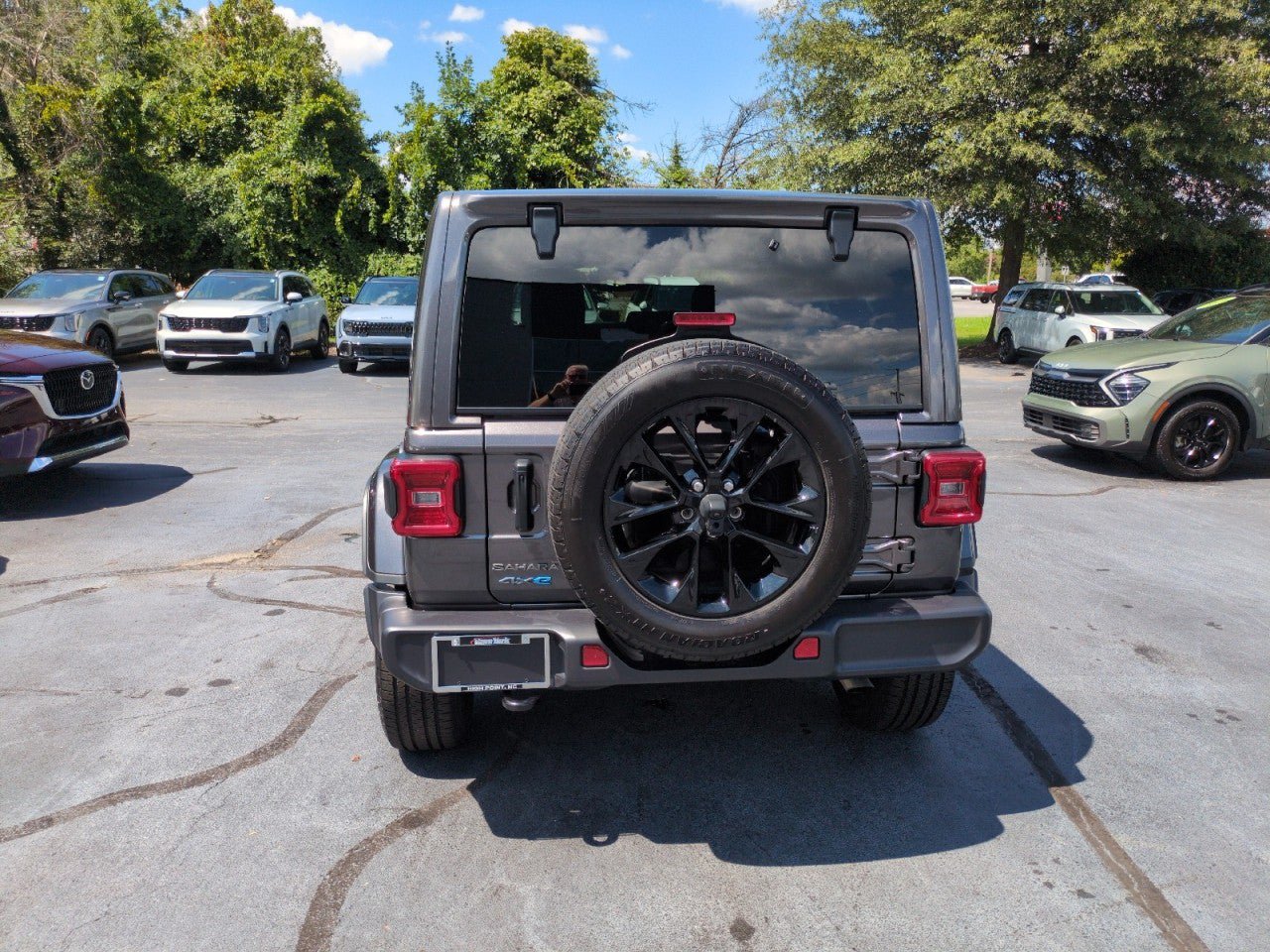 Used 2025 Jeep Wrangler Unlimited Sahara AWD/4WD image 6