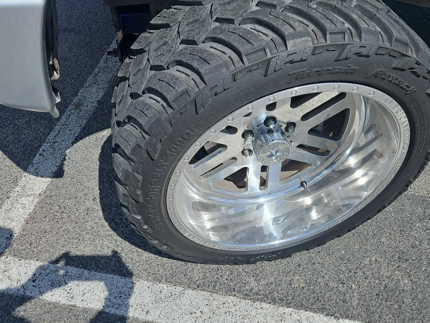 Used 2016 Ford F150 Platinum w/ Equipment Group 701A Luxury image 3