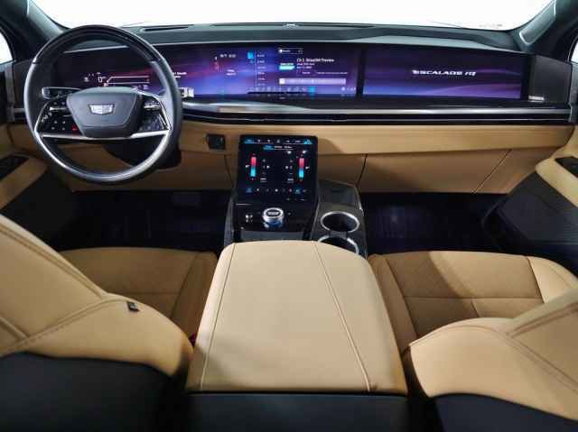 Used 2025 Cadillac Escalade IQ Sport 2 image 15