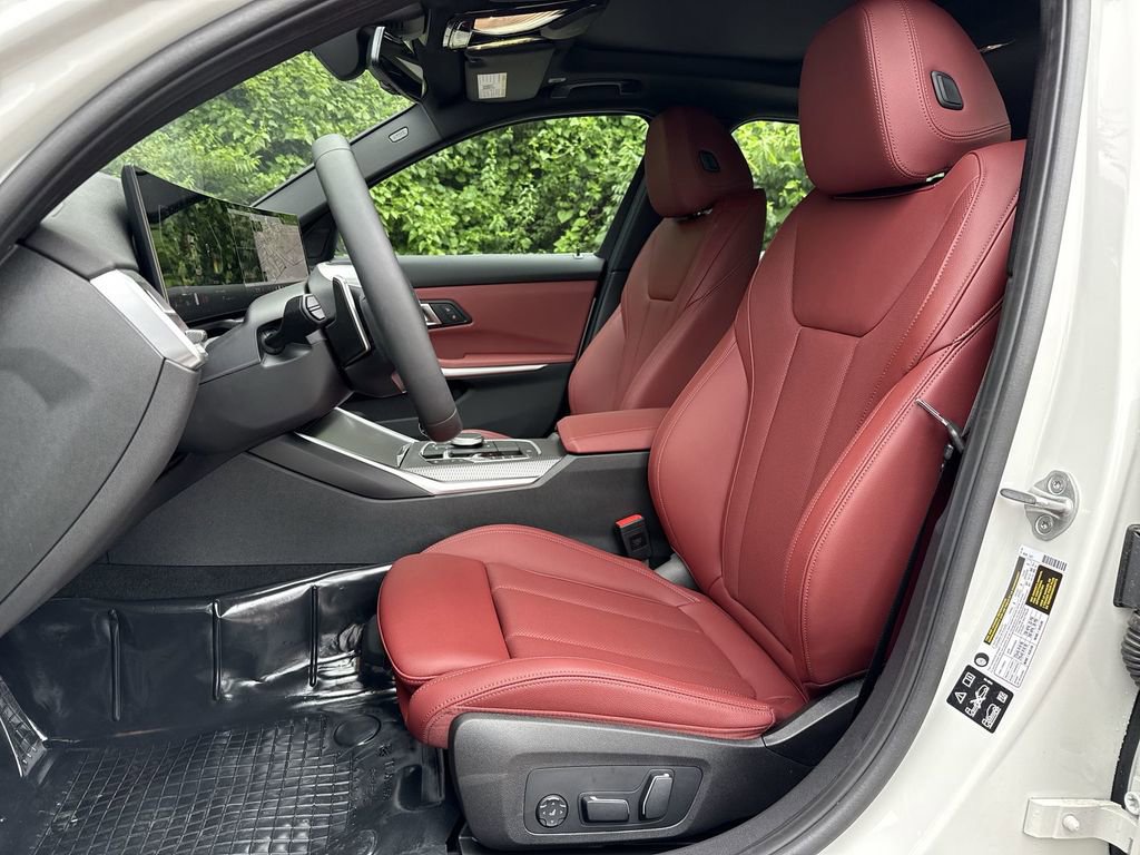 Used 2025 BMW 330i xDrive Sedan w/ Convenience Package image 14