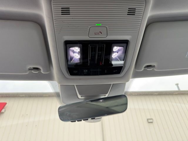 Certified 2025 Volkswagen Tiguan SE w/ Panoramic Sunroof Package AWD/4WD image 16