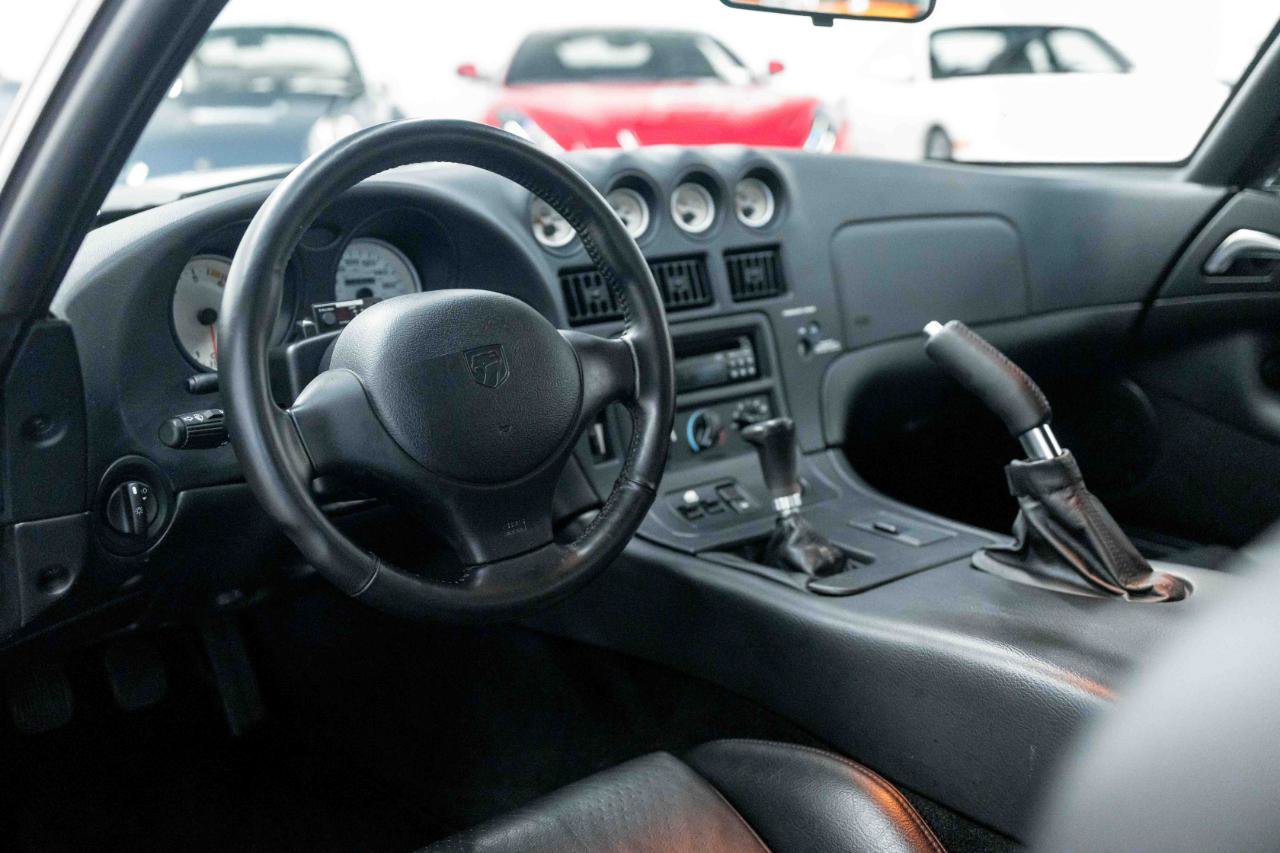 Used 2000 Dodge Viper GTS RWD image 2