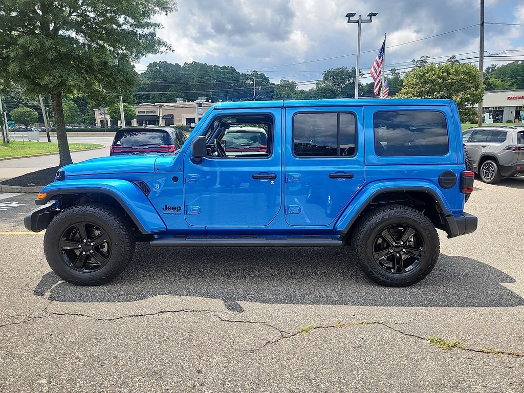 Used 2022 Jeep Wrangler Unlimited Sahara AWD/4WD image 4