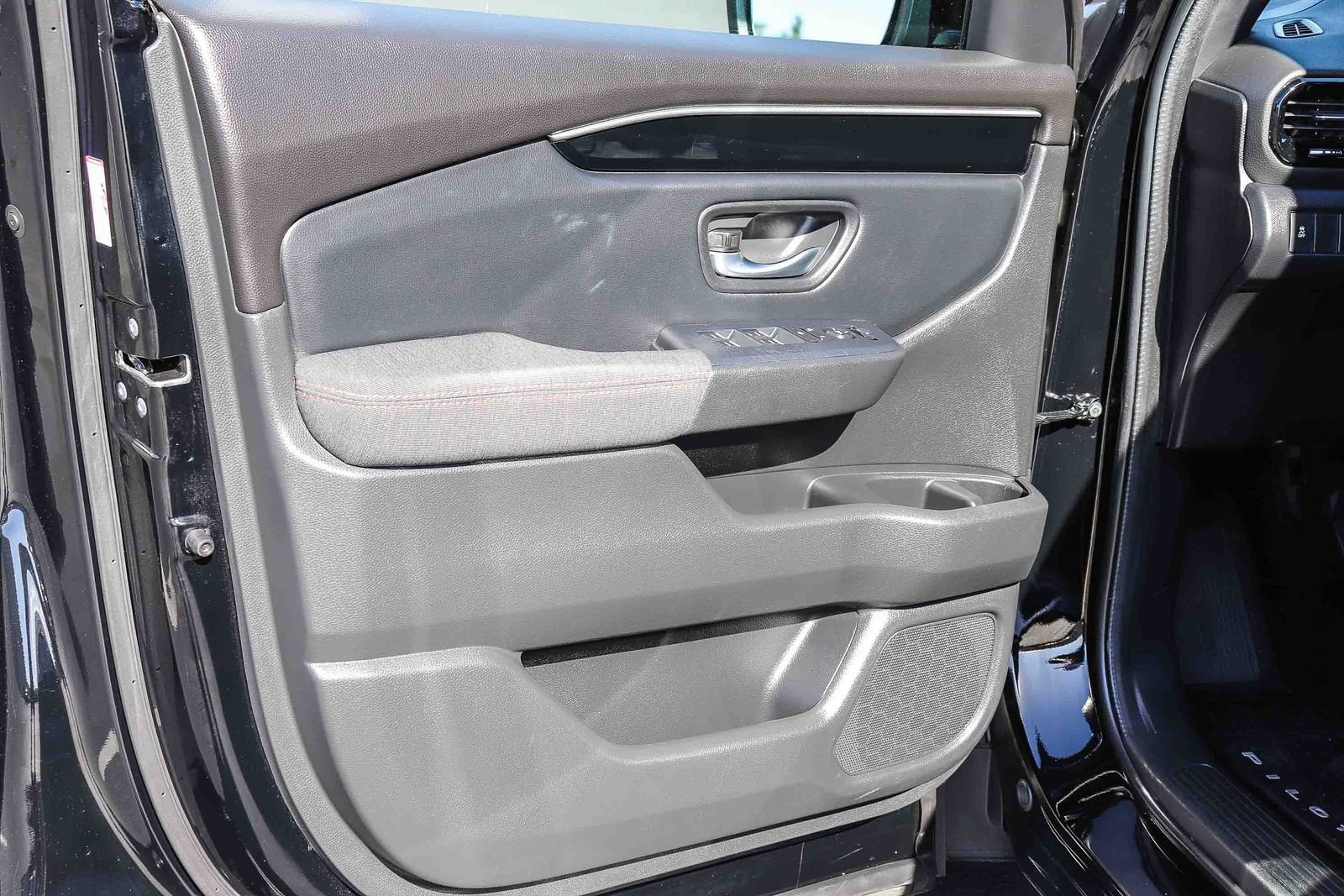 Used 2024 Honda Pilot Sport image 27