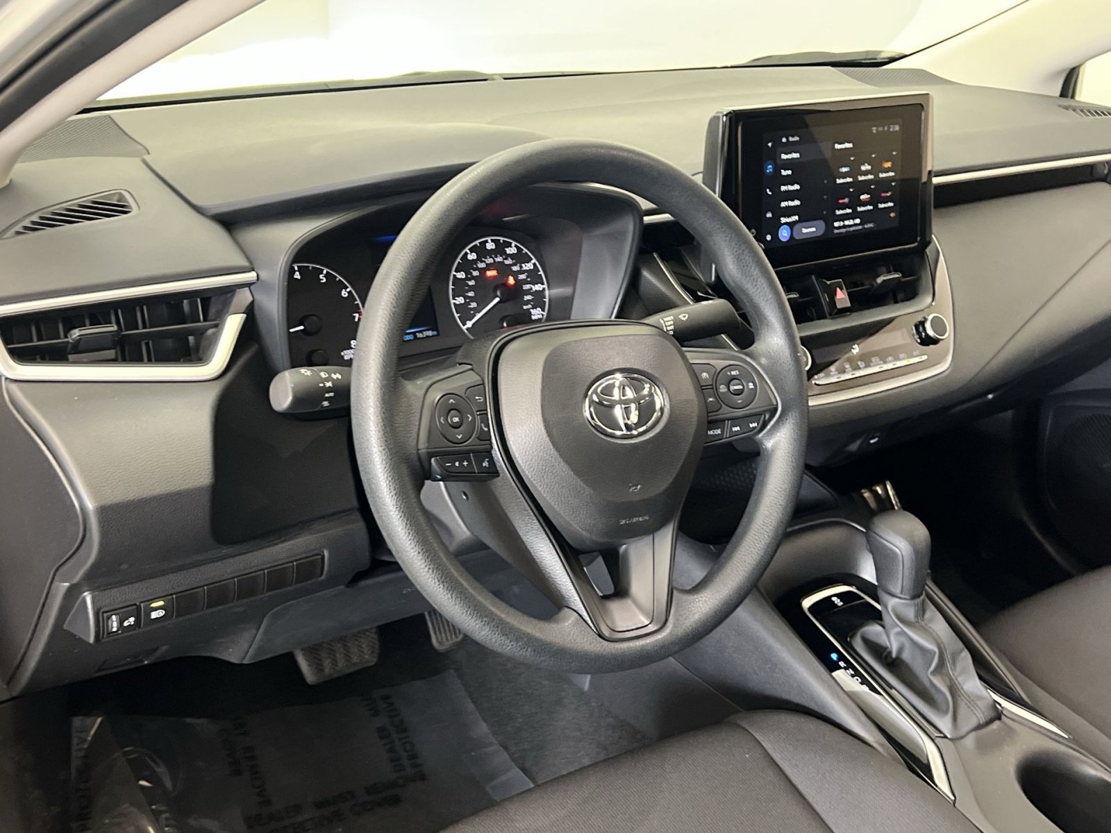 Used 2024 Toyota Corolla LE image 14