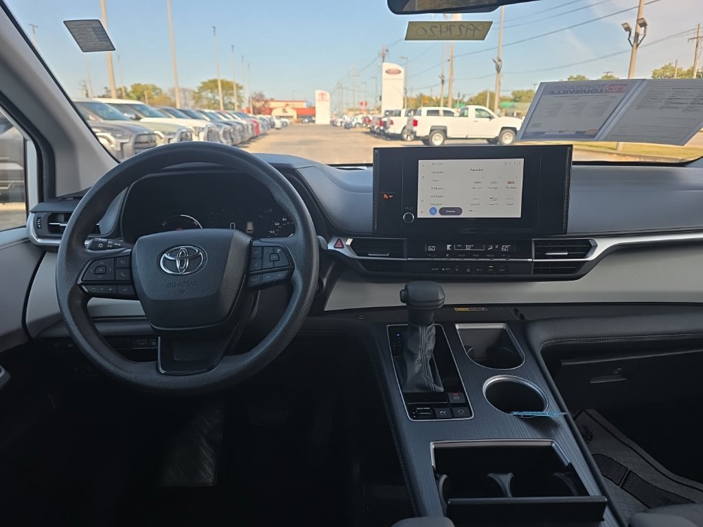 Certified 2025 Toyota Sienna LE FWD image 13