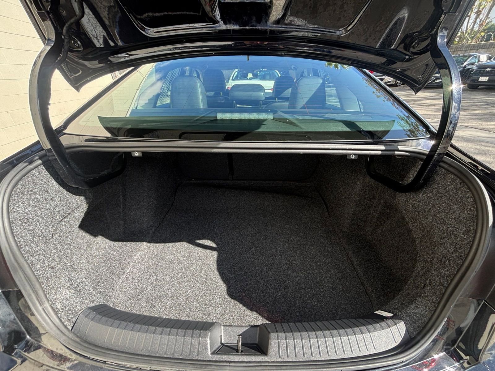 Used 2025 Volkswagen Jetta SE image 31