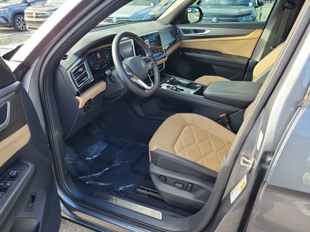 Certified 2024 Volkswagen Atlas Cross Sport SE w/ Panoramic Sunroof Package FWD image 17