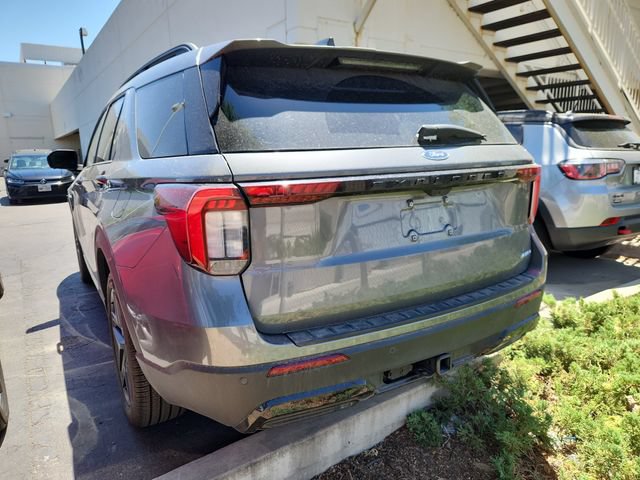 Used 2025 Ford Explorer ST-Line w/ ST-Line Street Pack AWD/4WD image 4