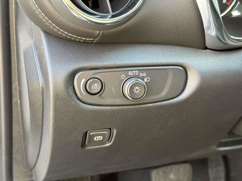 New 2025 Chevrolet Blazer LT w/ Midnight/Sport Edition AWD/4WD image 19