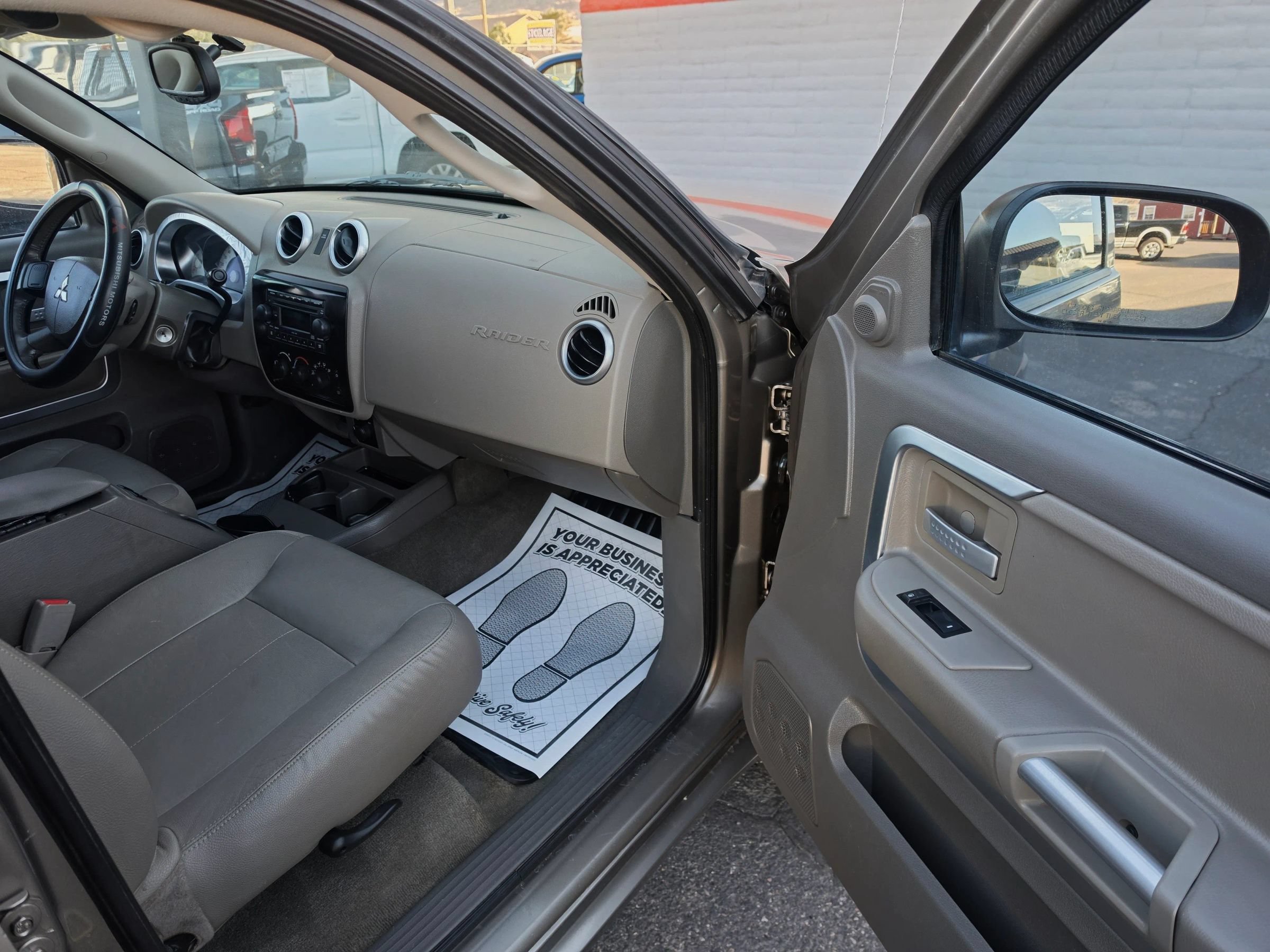 Used 2006 Mitsubishi Raider XLS AWD/4WD image 16